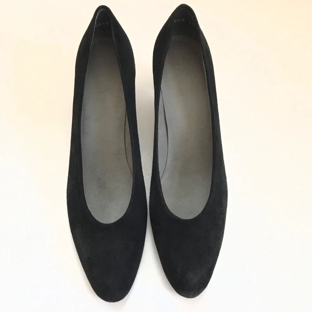 STUART WEITZMAN Black Suede Pump Kitten Heels Women’s Size 10 NARROW
